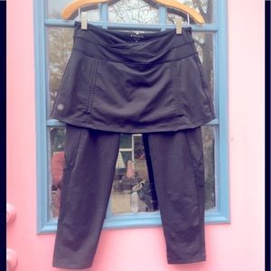 ATHLETA black capris with skirt women’s M